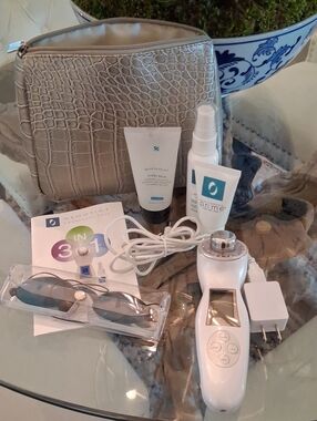 Osmotics NEW Skincare Device Kit with Croc Cosmetic Bag W/accessories NEW